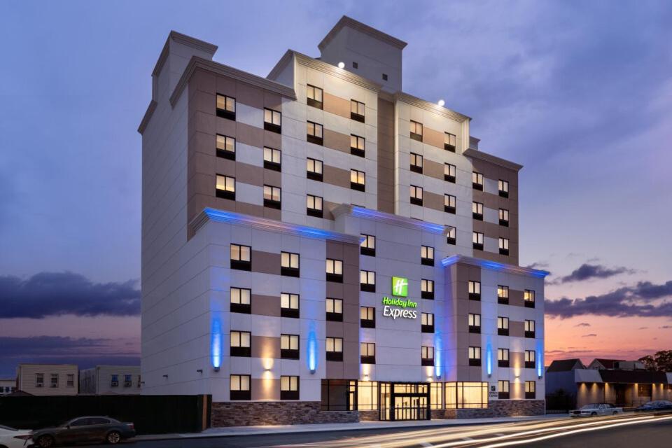Holiday Inn Express - Jamaica - JFK AirTrain - NYC by IHG